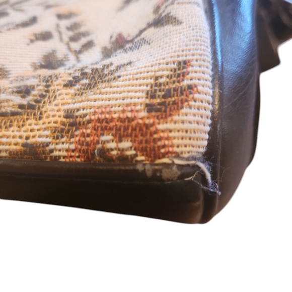 Vintage Floral Tapestry Pocketbook - Picture 5 of 7